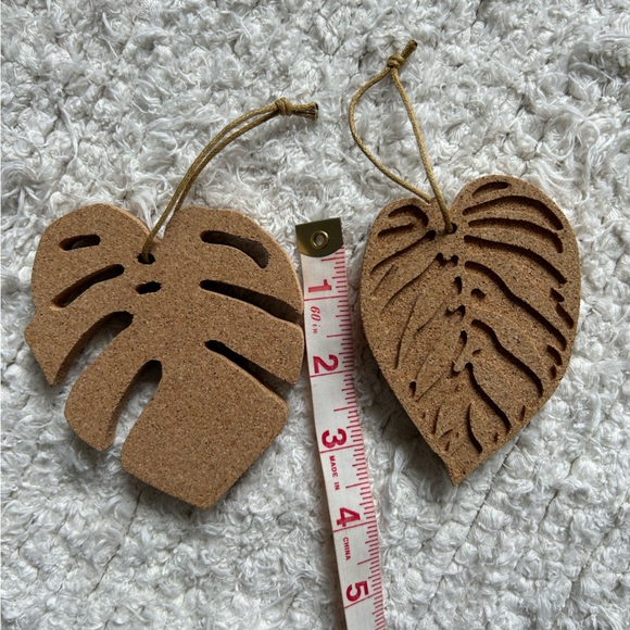 Set/2 cork ornaments monstera philodendron leaf 4” ea plant lady gift NWOT - Picture 4 of 6